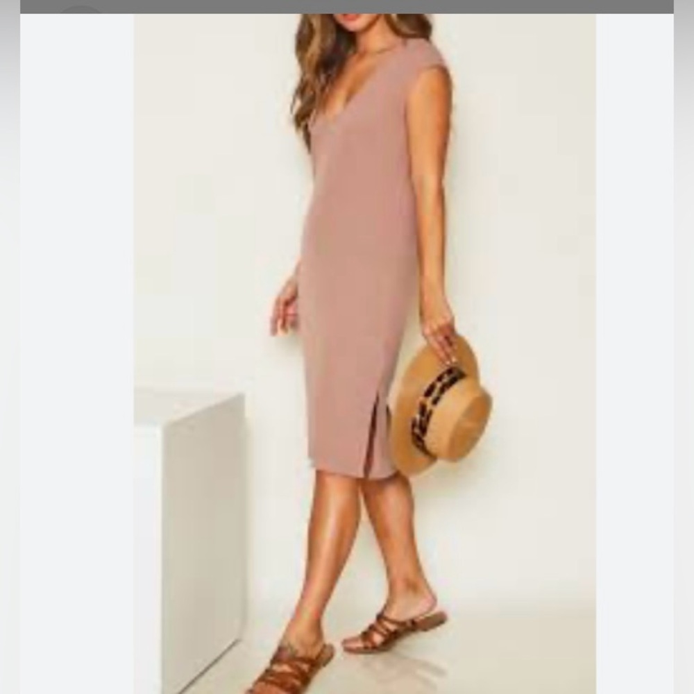 Bodycon Ribbed Dress w/Cutout back